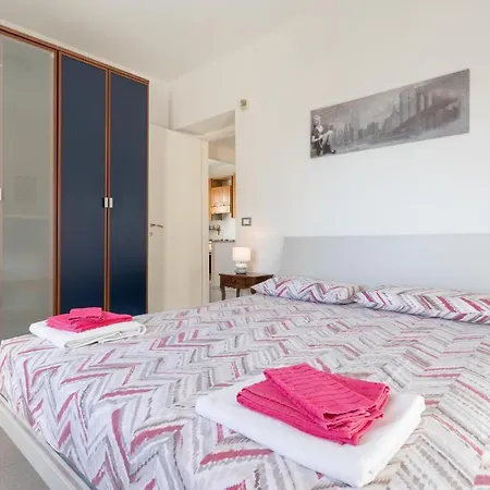 Beautiful In W/ 2 Bedrooms *
