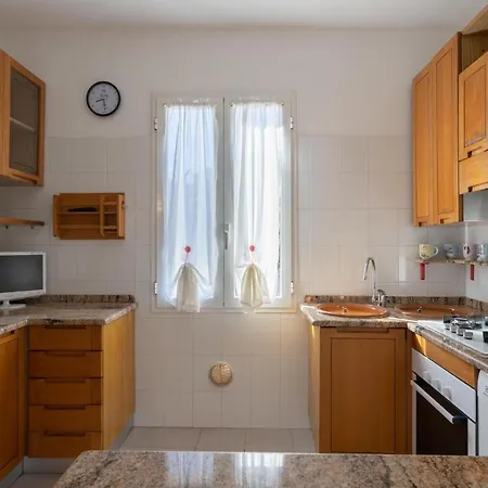 Beautiful In W/ 2 Bedrooms *